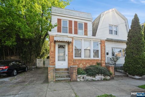 118 W 49th Street Bayonne NJ 07002
