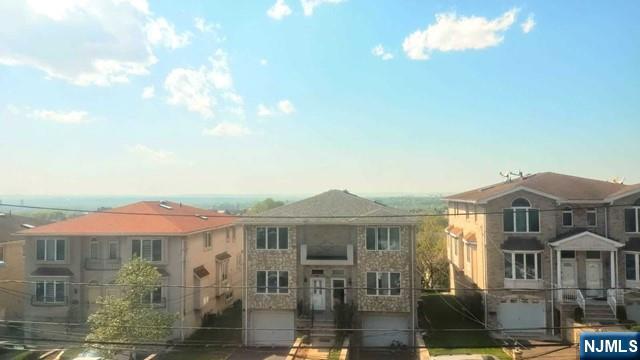 222 11th St 3F, Palisades Park, New Jersey - 3 Bedrooms  
2 Bathrooms  
6 Rooms - 