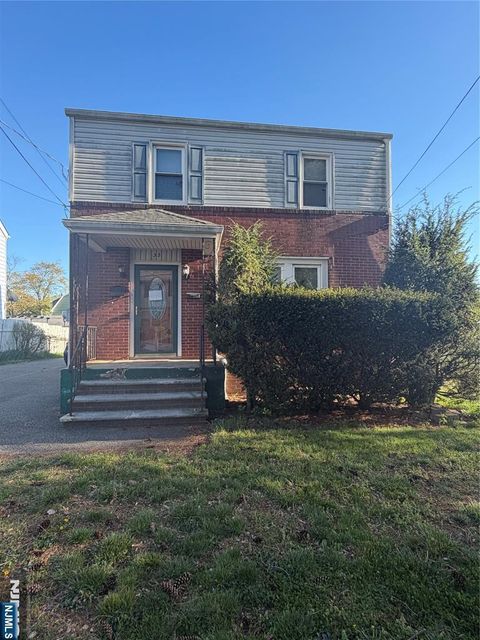 Photo of 32 Hillside Avenue, Bergenfield, NJ 07621 (MLS # 26013378)