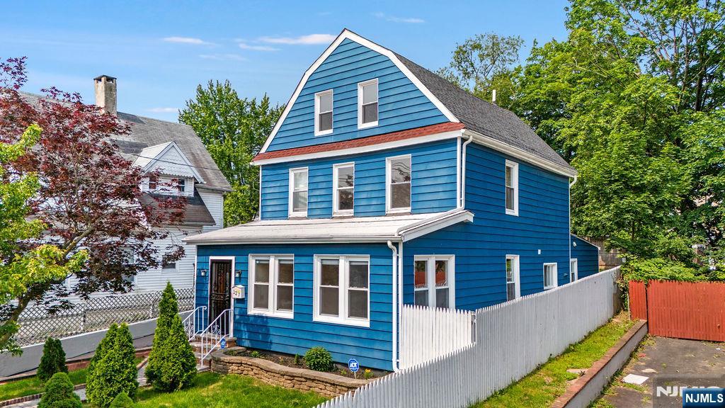 Property for Sale at 127 Stephens Street, Belleville, New Jersey - Bedrooms: 4 
Bathrooms: 3 
Rooms: 11  - $568,888