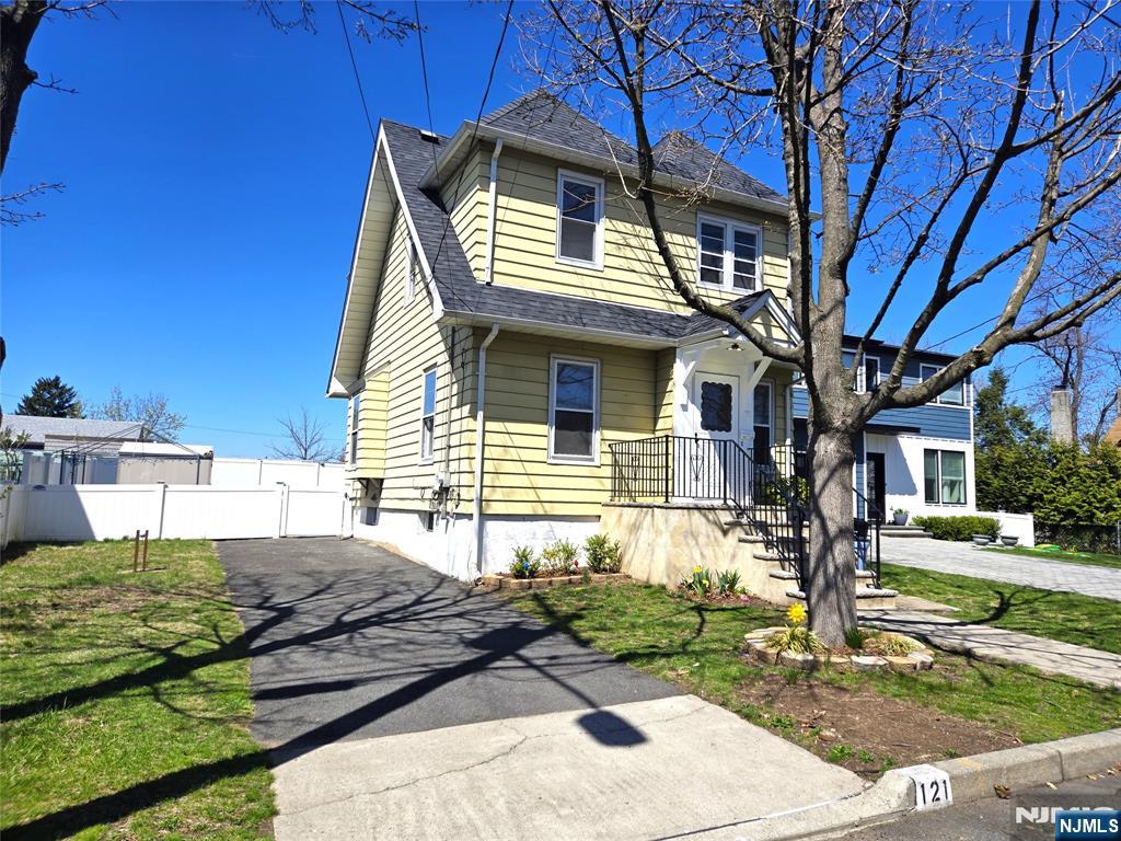 Rental Property at 121 Westview Ave, Paramus, New Jersey - Bedrooms: 3 
Bathrooms: 2 
Rooms: 8  - $3,750 MO.