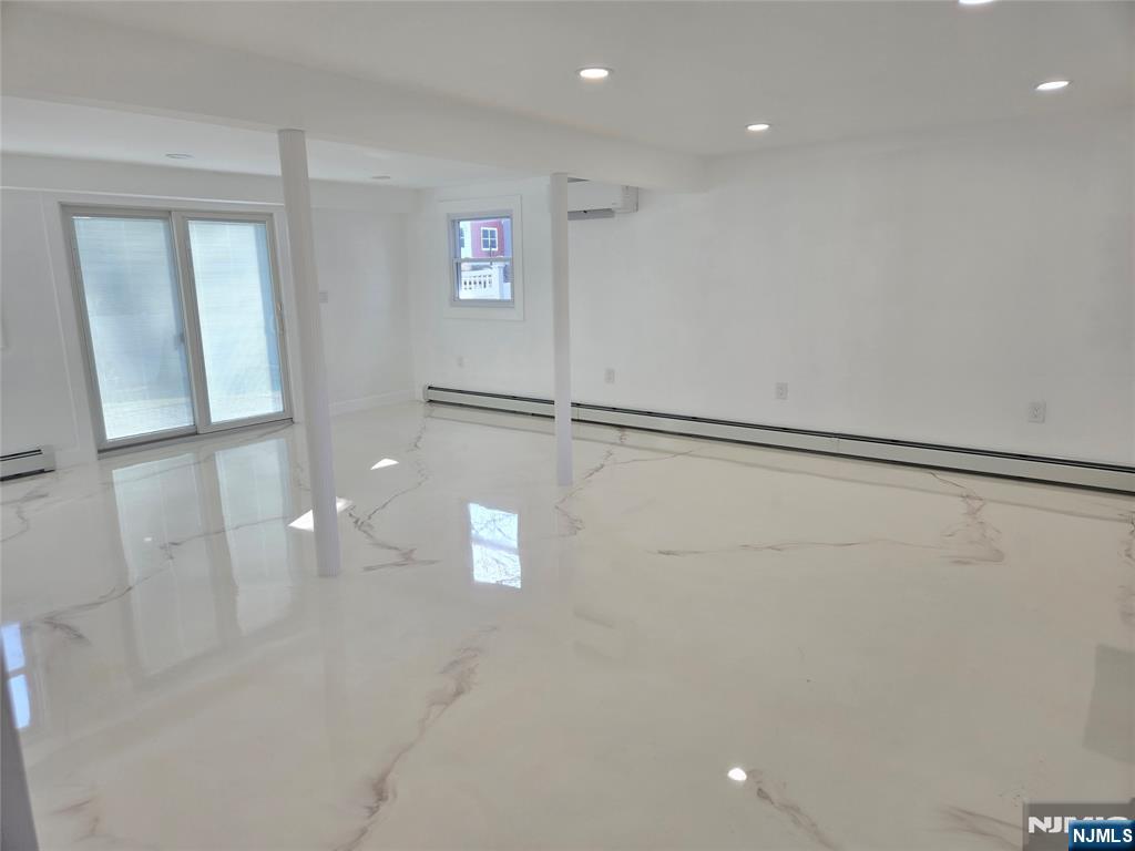 28 Spring Court