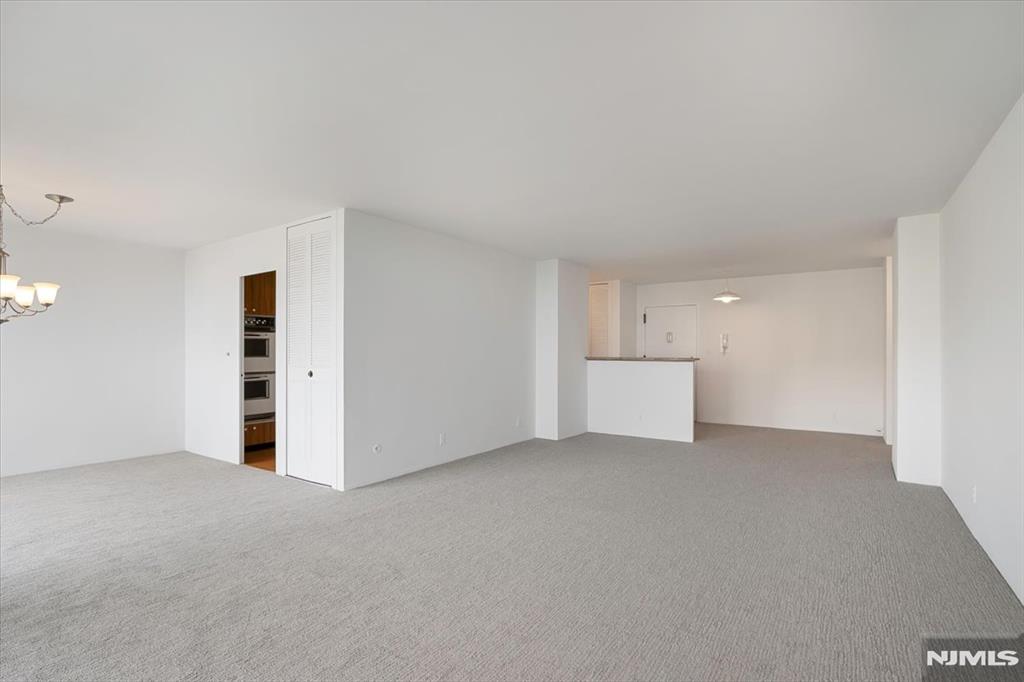 1 Claridge Drive 814