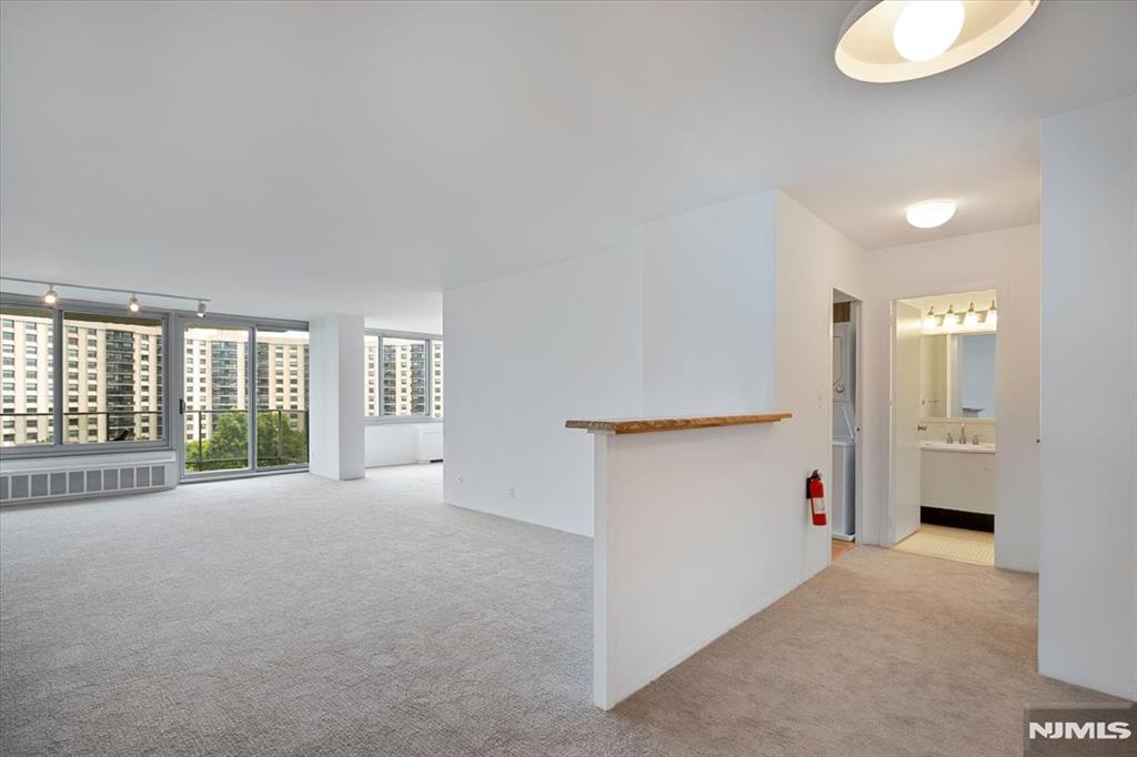 1 Claridge Drive 814