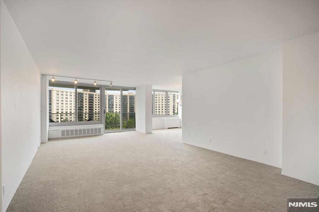 1 Claridge Drive 814