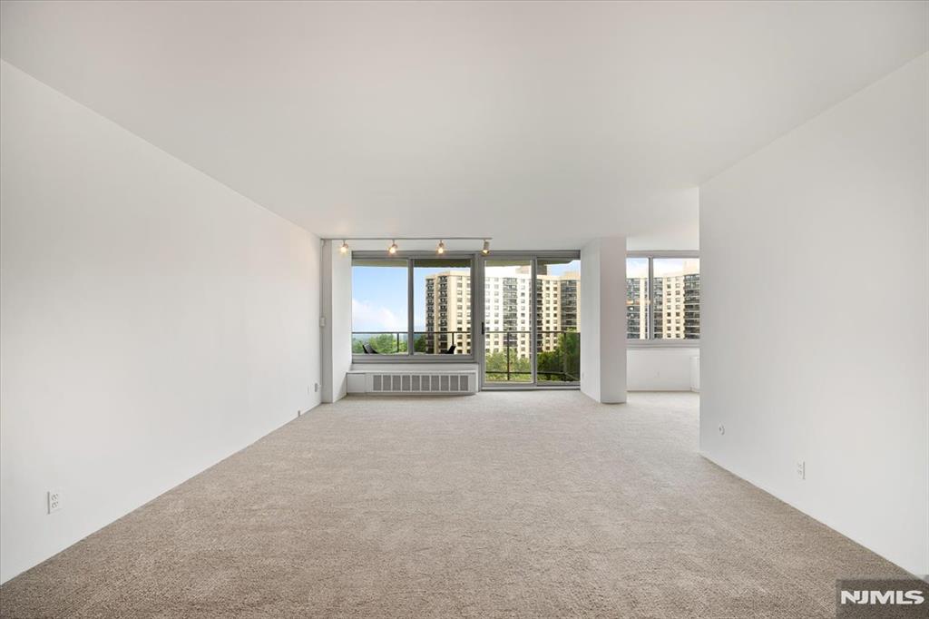 1 Claridge Drive 814