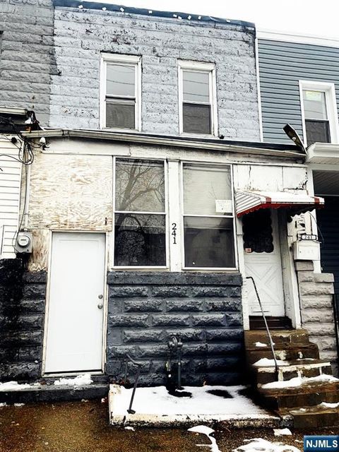 Photo of 241 Hawthorne Avenue, Newark, NJ 07112 (MLS # 25044105)