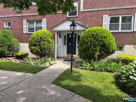 Photo of 974 Main Street #F6, Hackensack, NJ 07601 (MLS # 26023470)
