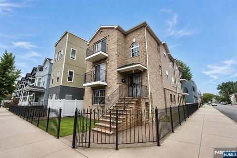 Photo of 711 S 11th Street, Newark, NJ 07103 (MLS # 26019700)
