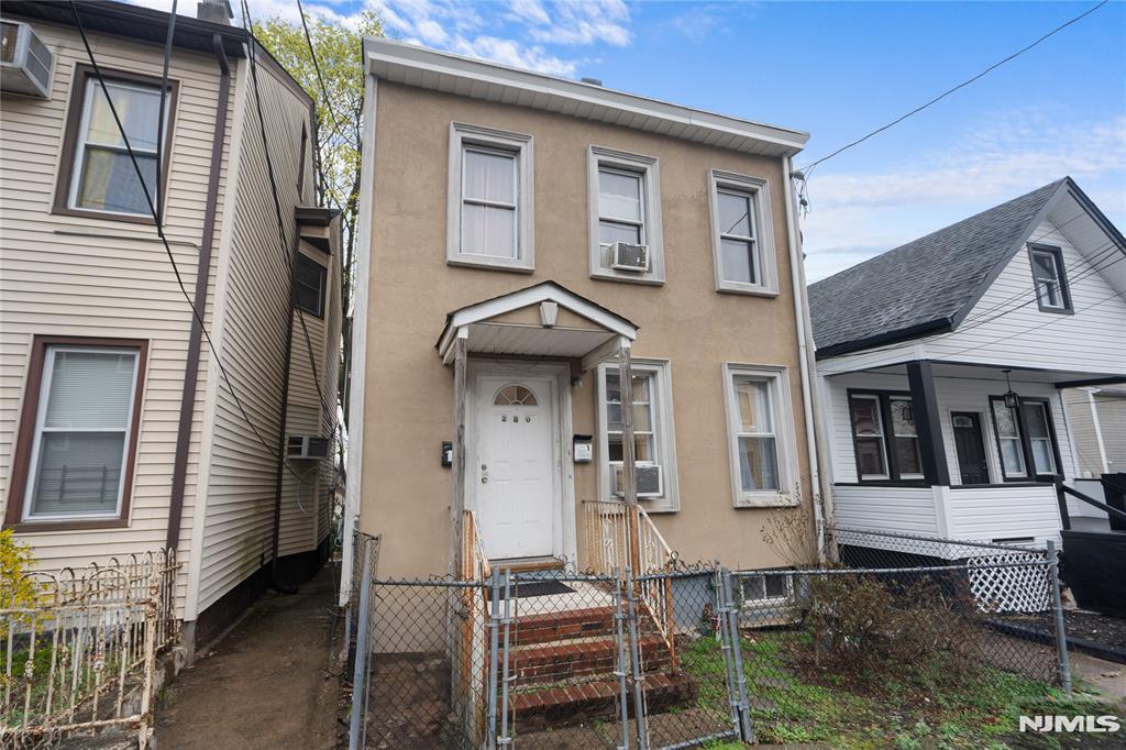 280 N 4th Street, Paterson, New Jersey - 5 Bedrooms  
3 Bathrooms  
8 Rooms - 