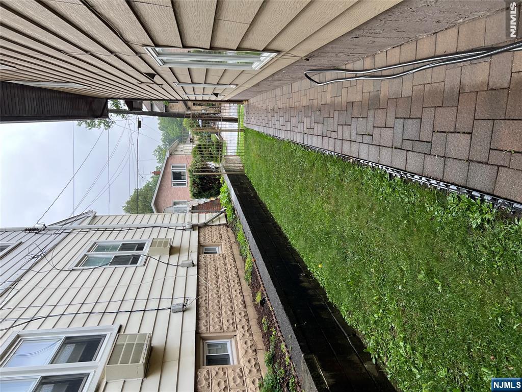 653 Maple Avenue 2A