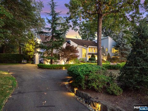 Photo of 172 Truman Dr, Cresskill, NJ 07626 (MLS # 25032676)
