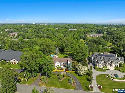 Photo of 172 Truman Dr, Cresskill, NJ 07626 (MLS # 25032676)