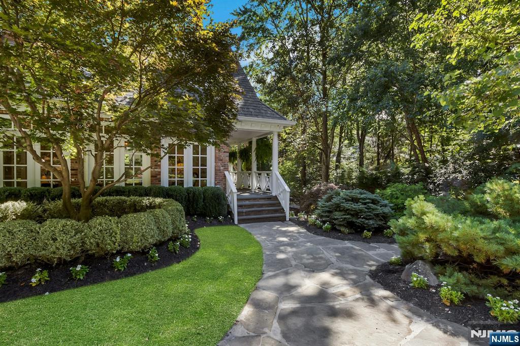 7 Charlden Drive