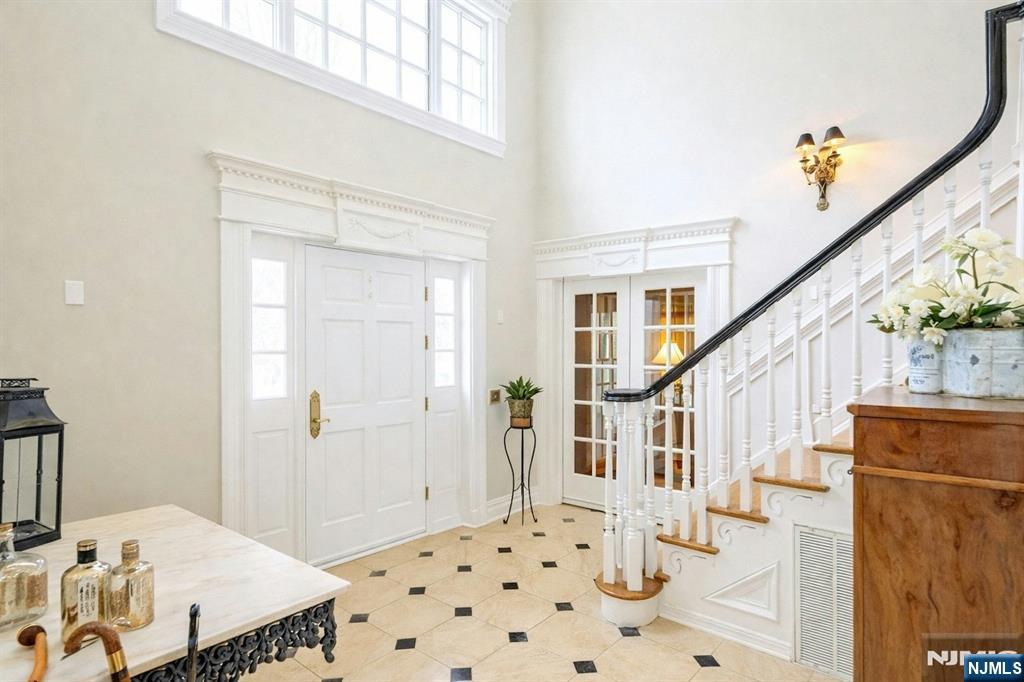 4020015956 | ThisIsRiverEdge.com