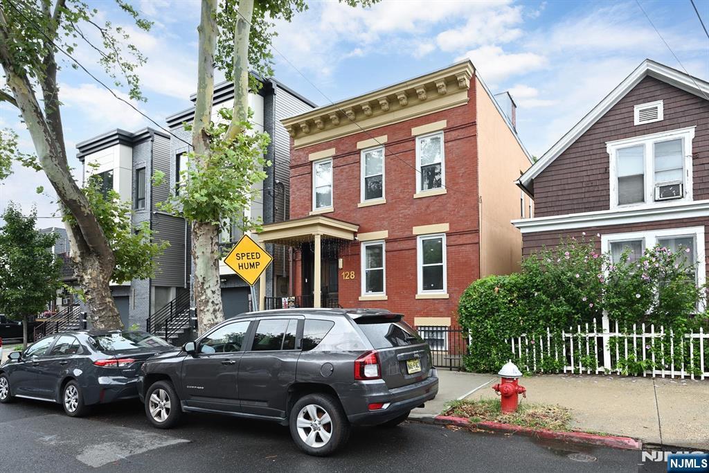 128 Sherman Place
