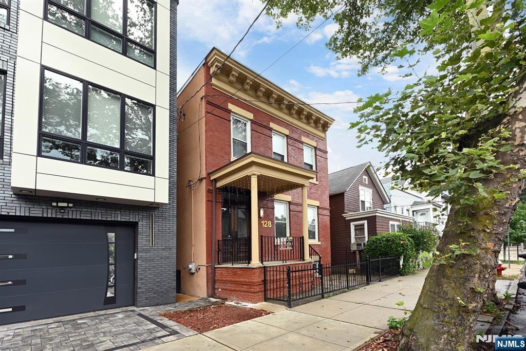 128 Sherman Place
