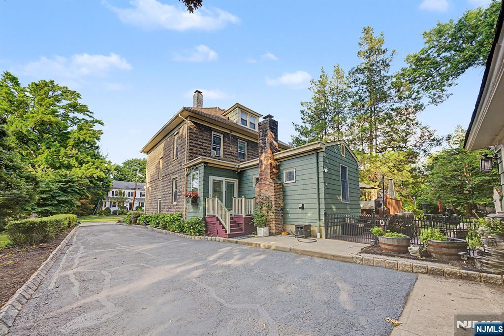 11 Willow Street