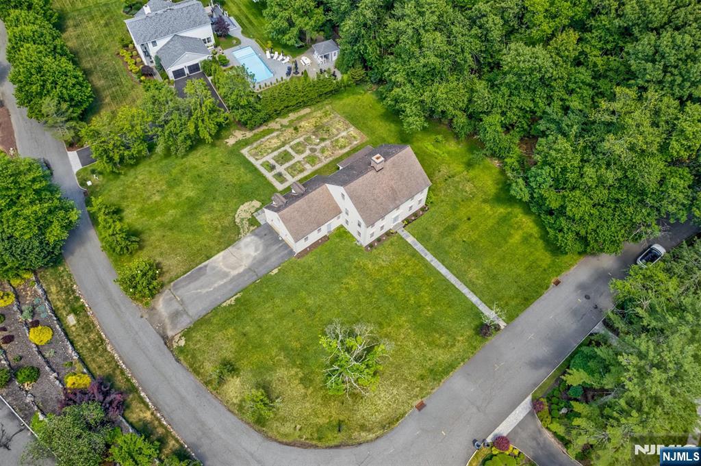 Photo of 1 Canoe LN, Roseland, NJ 07068 (MLS # 26024095)