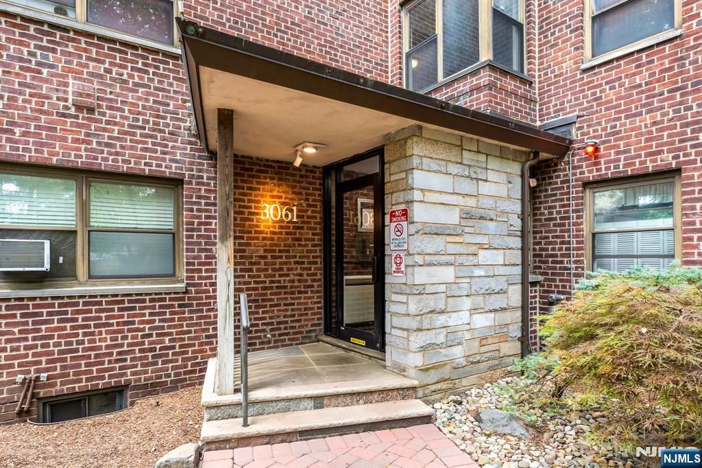 Photo of 3061 Edwin Avenue #3E, Fort Lee, NJ 07024 (MLS # 25026946)