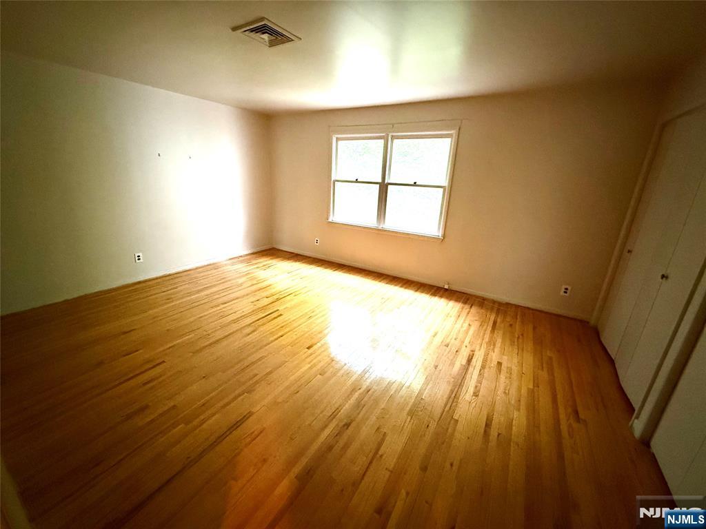 Wayne, New Jersey 07470, United States, 2 Bedrooms Bedrooms, ,3 BathroomsBathrooms,Residential,Active,128109