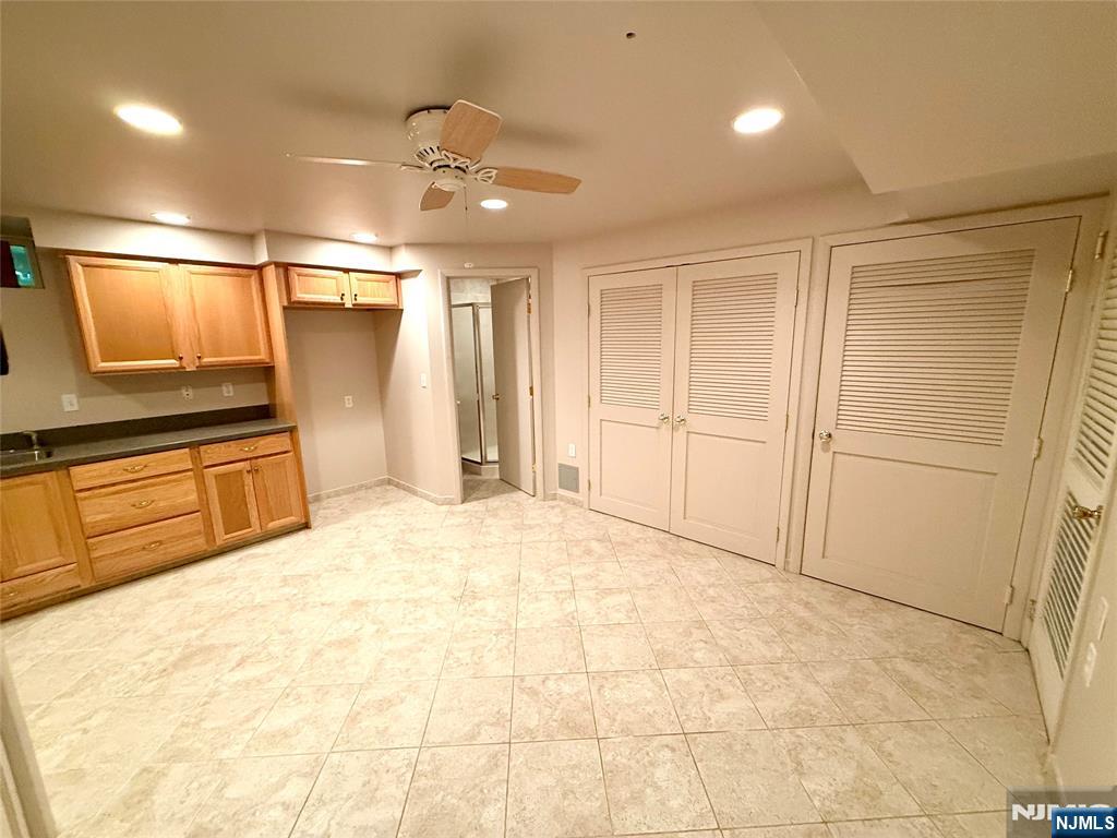 Wayne, New Jersey 07470, United States, 2 Bedrooms Bedrooms, ,3 BathroomsBathrooms,Residential,Active,128109