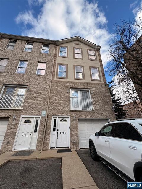 Photo of 17 Zabriskie St #1705, Hackensack, NJ 07601 (MLS # 25038960)