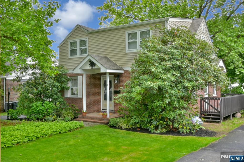 Property for Sale at 8 Highland Avenue, Dumont, New Jersey - Bedrooms: 4 
Bathrooms: 2 
Rooms: 7  - $650,000