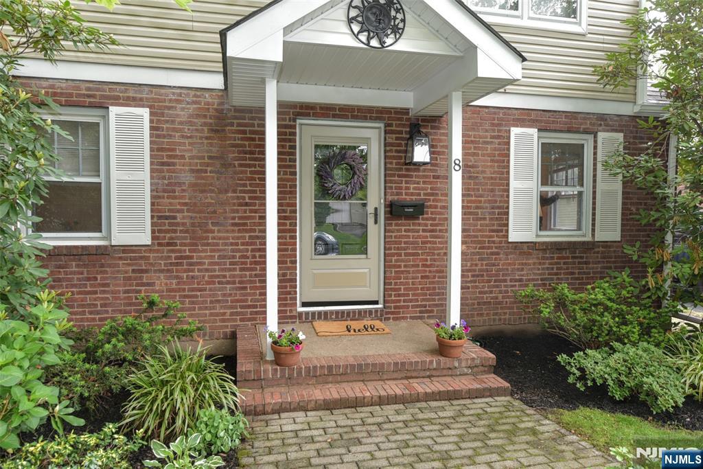 8 Highland Avenue