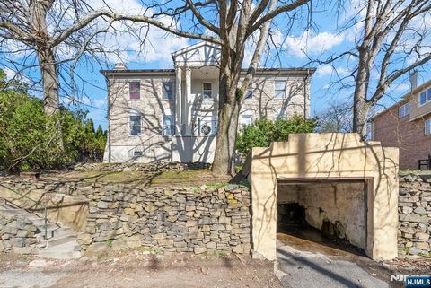 Photo of 360 Gorge Rd #2, Cliffside Park, NJ 07010 (MLS # 26012223)