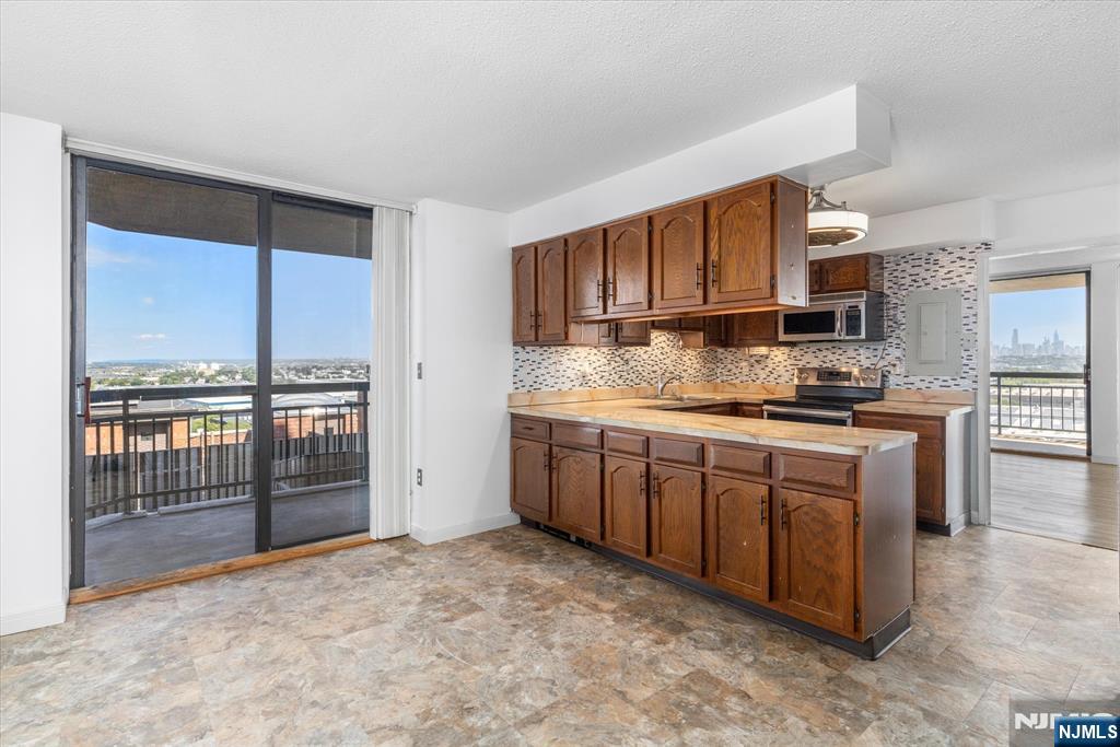 1705 Harmon Cove Tower