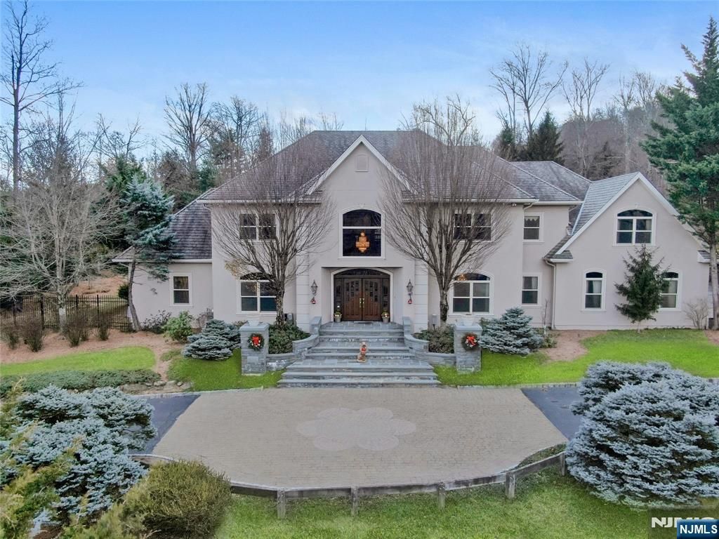 Photo of 7 Finn Court, Mahwah, NJ 07430 (MLS # 25042702)