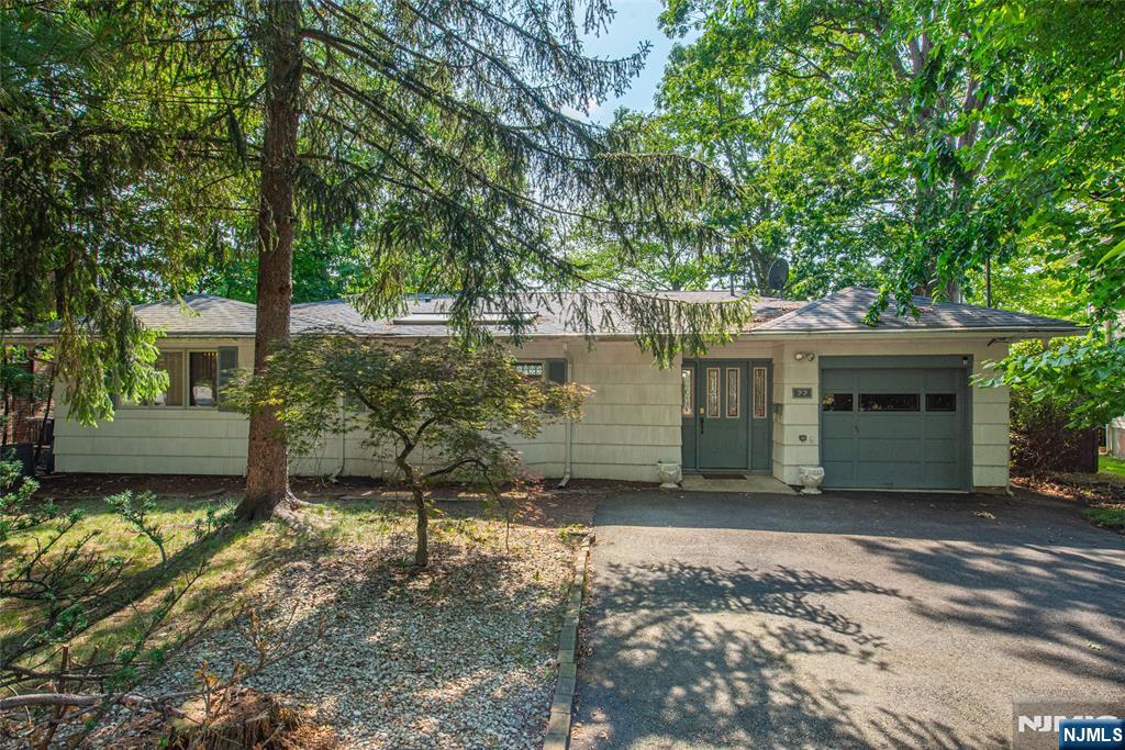 77 E Lake Drive