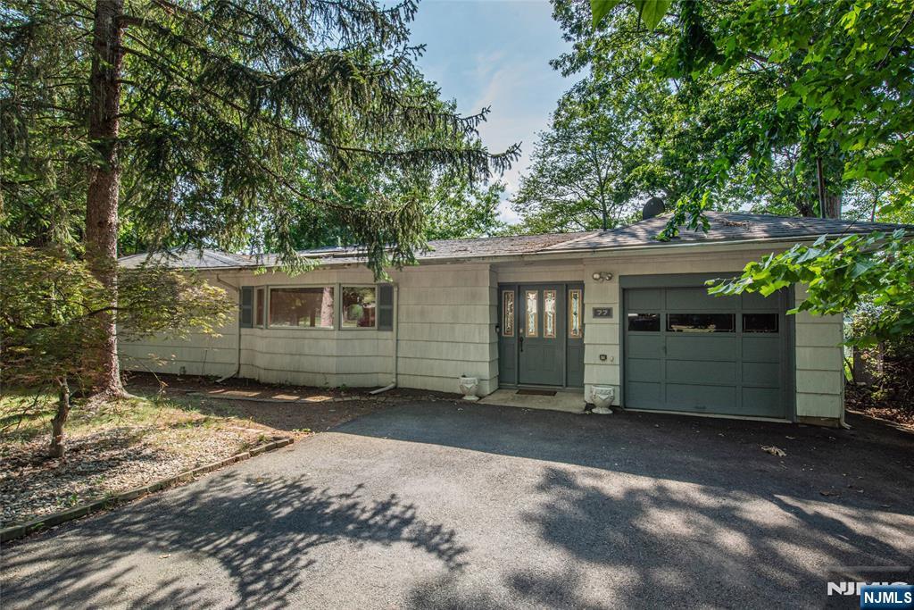 77 E Lake Drive