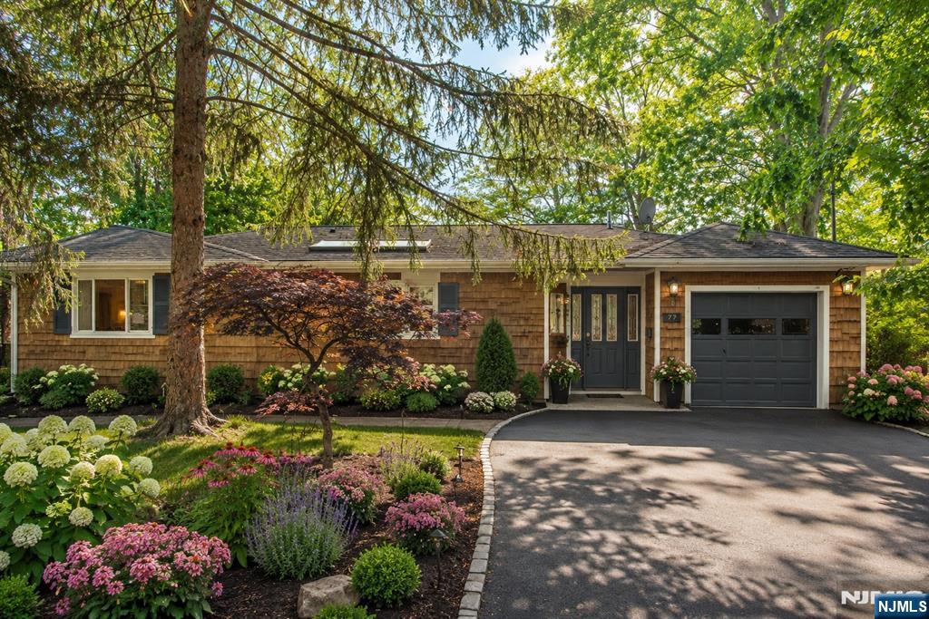 77 E Lake Drive