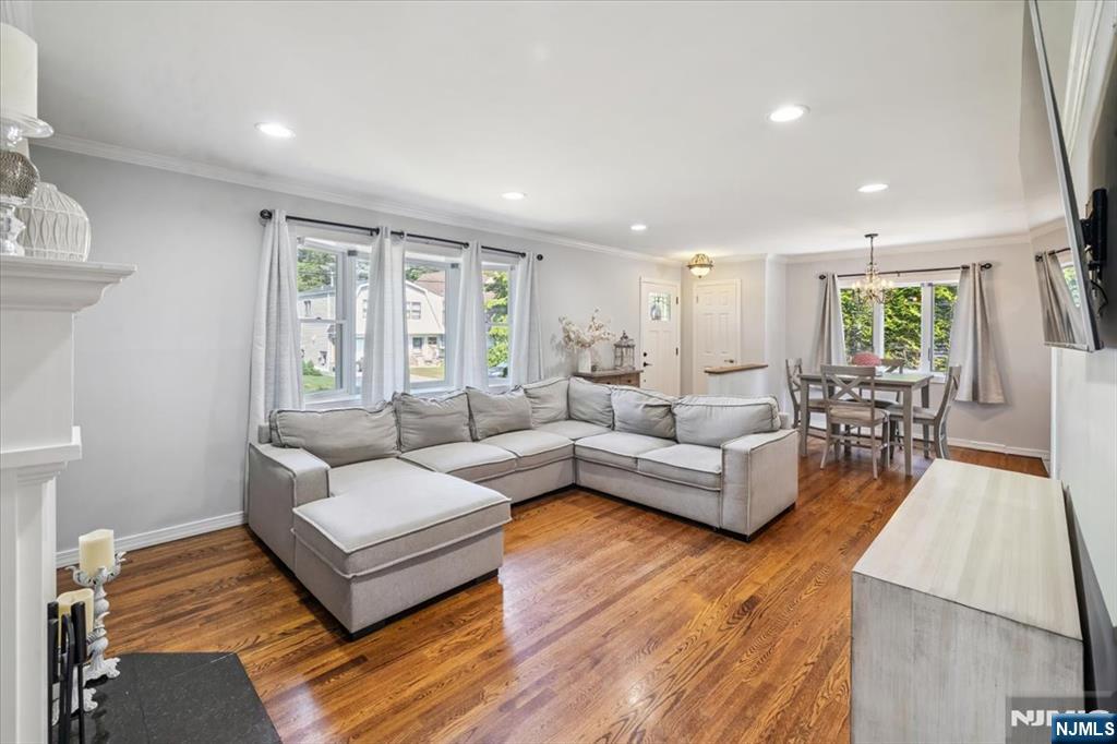 21 Maple Avenue