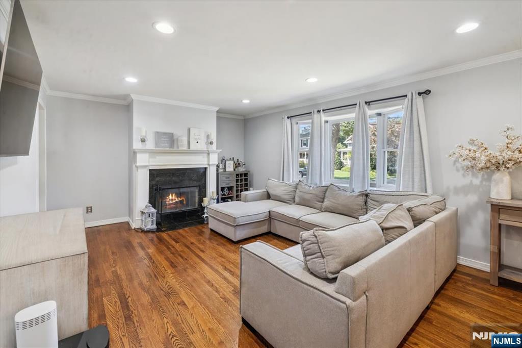 21 Maple Avenue