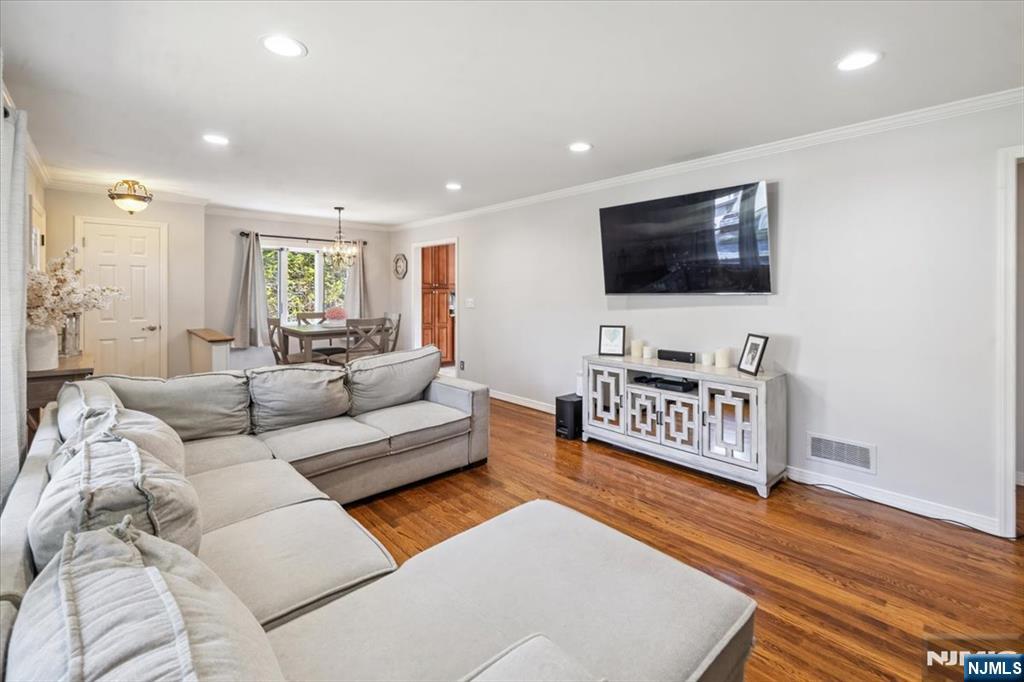 21 Maple Avenue