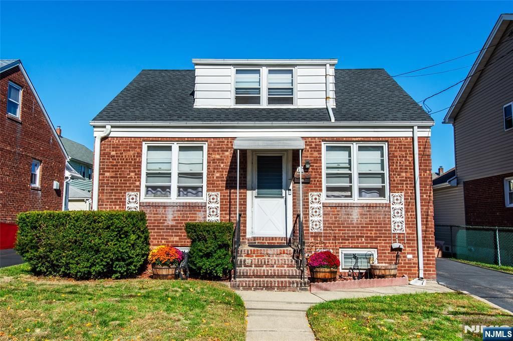 Photo of 14 Hobart Place, Clifton, NJ 07011 (MLS # 25036838)