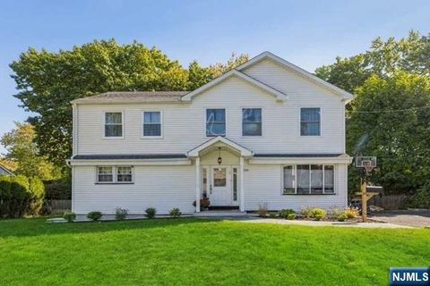 Photo of 326 Brookside Ave, Cresskill, NJ 07626 (MLS # 26016597)