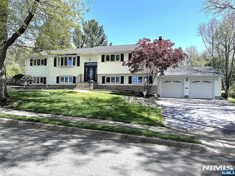 Photo of 48 Seminole Avenue, Wayne, NJ 07470 (MLS # 26039646)