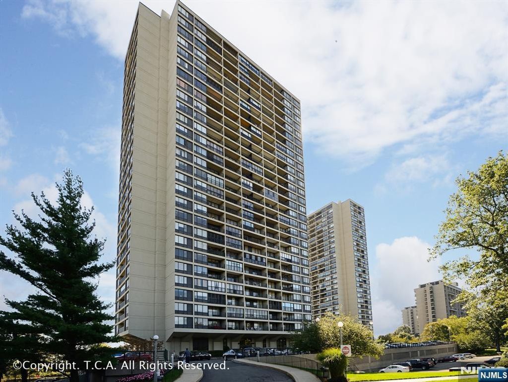 Photo of 6 Horizon Road #906, Fort Lee, NJ 07024 (MLS # 26009801)