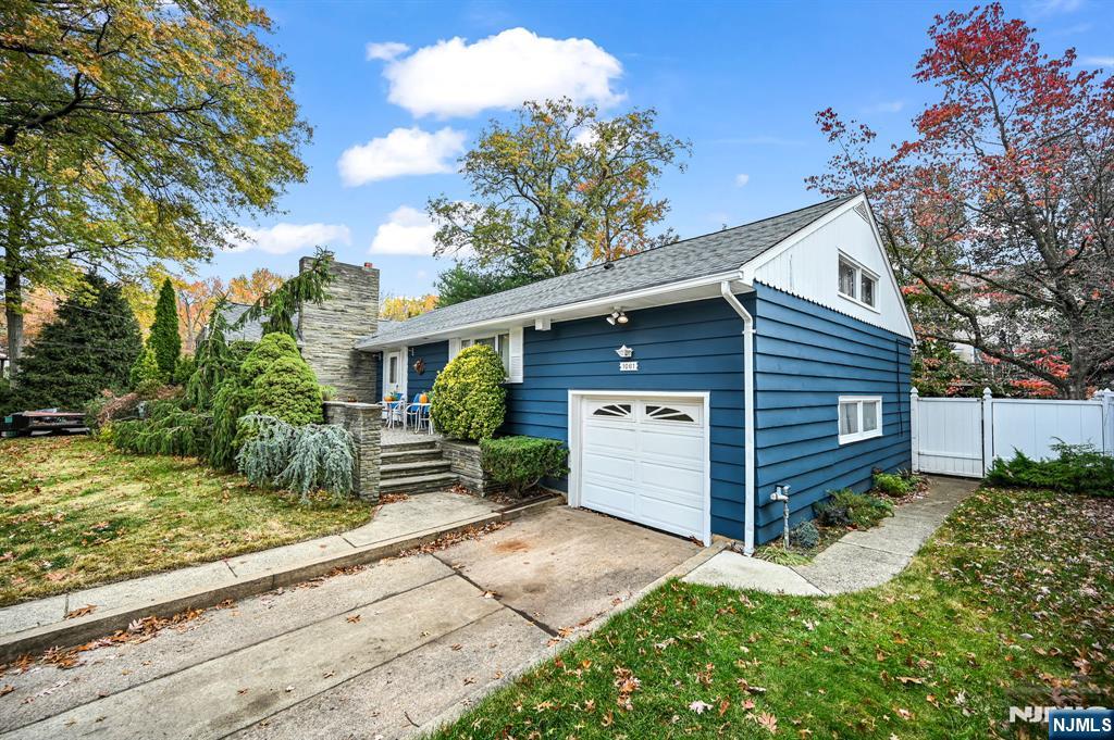 1061 Roosevelt Avenue