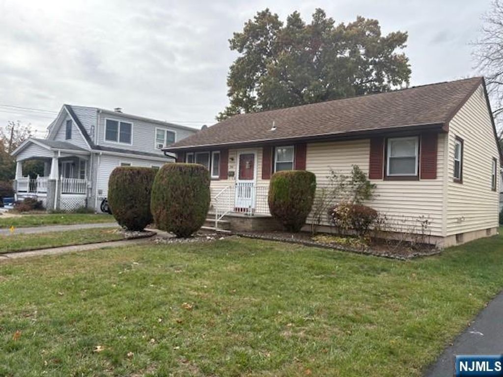 Photo of 154 7th, Hawthorne, NJ 07506 (MLS # 25038774)
