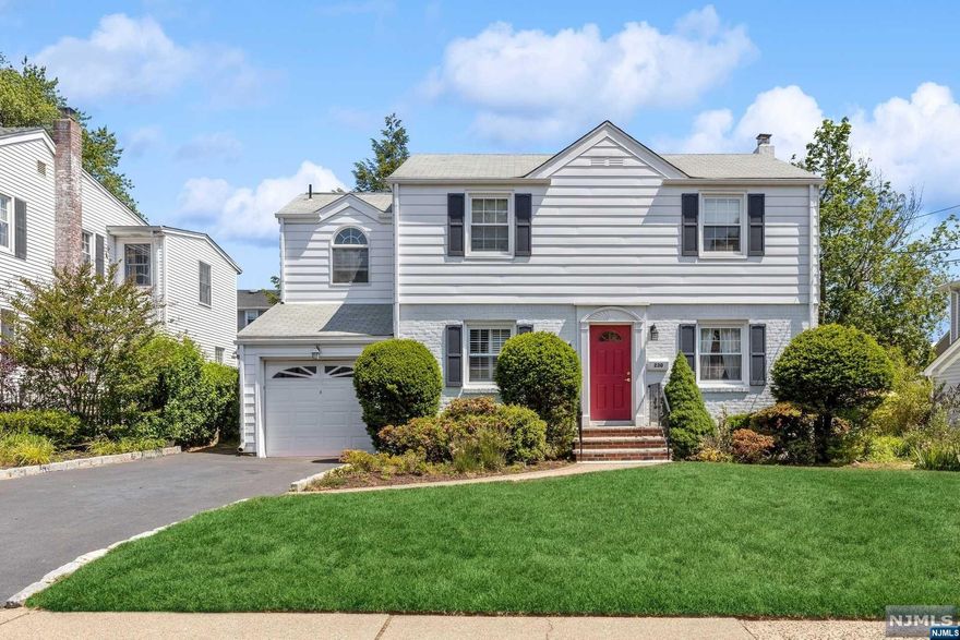 This is the right choice for your new home! Classic colonial advantages are here at 230 Manchester Rd - separate living & dining rooms, a floor plan for privacy upstairs w/2 bedrooms on the other side of the stairs, great basement ceiling height, oak hardwood floors throughout and a great yard. Fabulous location in highly desirable River Edge w/award winning schools & wonderful tree lined suburban streets.