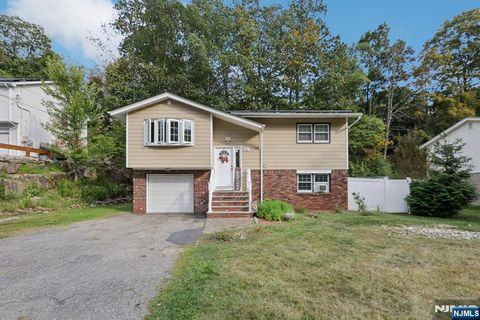 23 Fordham Trail Hopatcong NJ 07843