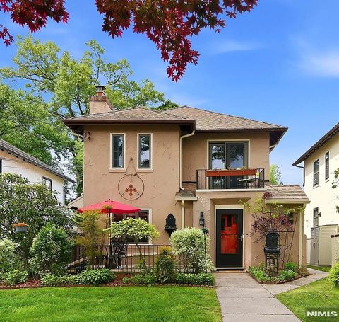 Photo of 31 Martin Terrace, Hackensack, NJ 07601 (MLS # 26017159)
