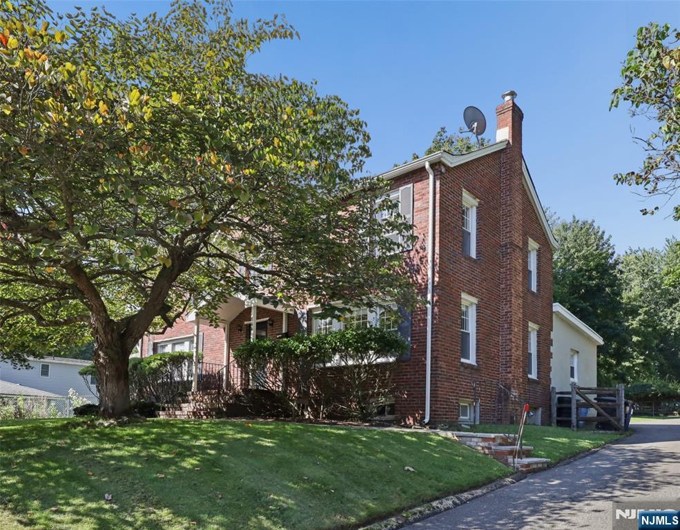 166 Crescent Avenue