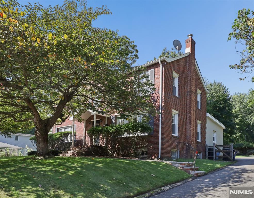 Homes for Sale in Northern NJ | ThisIsRiverEdge.com 166 Crescent Avenue