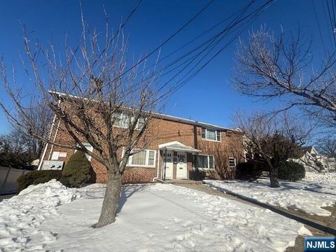 Photo of 221 Orient Way #2R, Lyndhurst, NJ 07071 (MLS # 26005915)